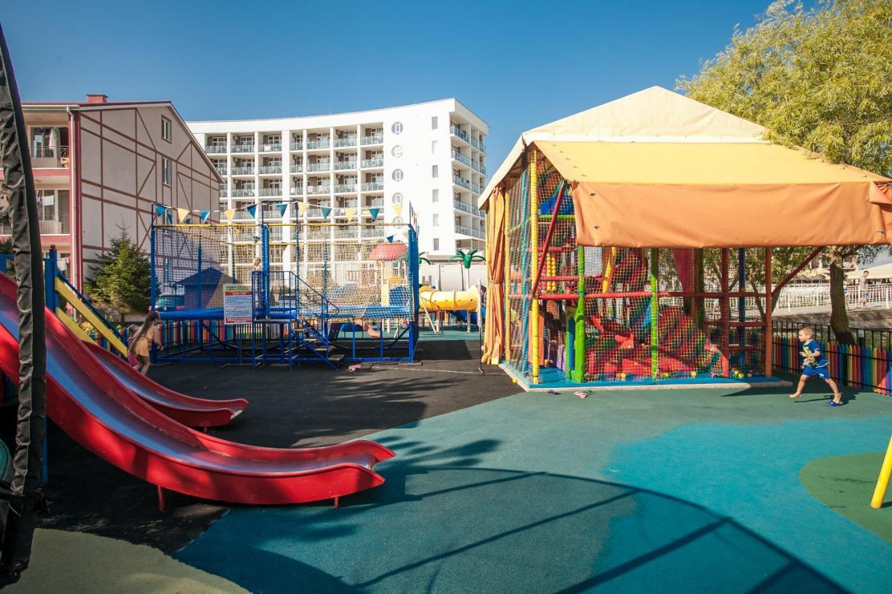 Hotel Natali Zatoka Kültér fotó